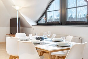Dining - Apartment '6 Jasmund' with Lake View, Private Terrace and Wi-Fi (Sellin)