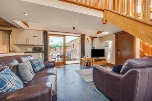 TV - 3 Bed in Gower (oc-hh407) (Cheriton)