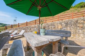 Outdoor dining - 3 Bed in Gower (oc-hh407) (Cheriton)