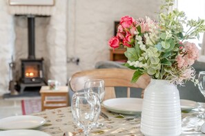 Dining - 2 Bed in Swansea (oc-hh403) (Llanmadoc)