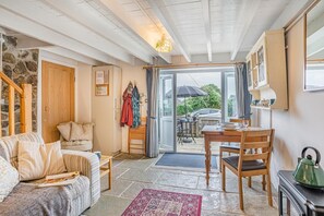 TV - 1 Bed in Swansea (oc-hh404) (Llanmadoc)