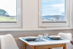 Dining - Apartment '4 Leuchtturm' with Shared Garden, Balcony and Wi-Fi (Seedorf)