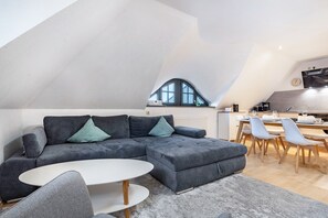 TV - Apartment '7 Sanddüne' with Lake View, Private Terrace and Wi-Fi (Sandort)