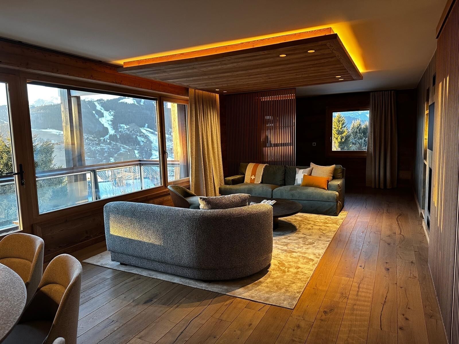 Una Smart TV, una chimenea