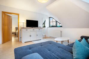 TV - Apartment 'Ferienwohnung 5 Seebrücke' with Lake View, Private Terrace and Wi-Fi (Sellin)