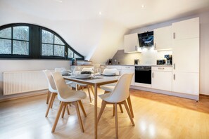 Dining - Apartment 'Ferienwohnung 5 Seebrücke' with Lake View, Private Terrace and Wi-Fi (Sellin)