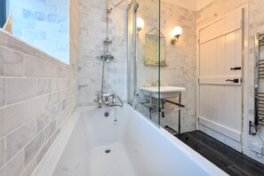 Towels - 4 Bed in Llanbedrog (oc-1frond) (Llanbedrog)