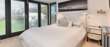 Fer et planche Ă repasser, accĂšs au Wi-Fi (inclus), literie fournie