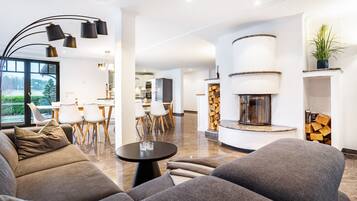 Televisie en een open haard