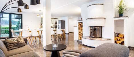 Télévision, cheminée