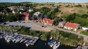 Marina - Apartment '8 Meeresbucht' with Lake View, Private Terrace and Wi-Fi (Seedorf)