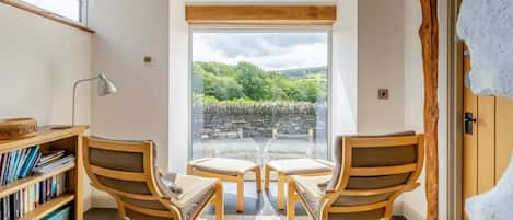 المنشأة من الداخل