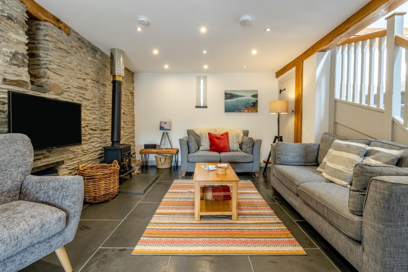 TV, fireplace