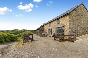 Exterior - 3 Bed in Machynlleth (oc-bow40) (Darowen)