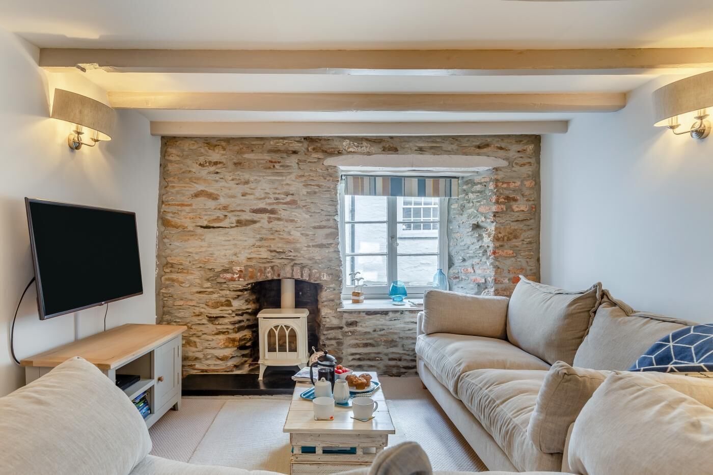 TV, fireplace