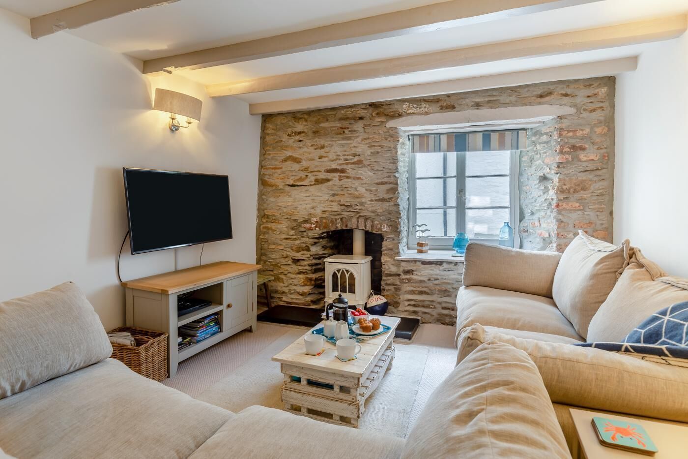 TV, fireplace