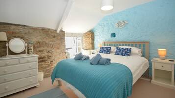 3 bedrooms, iron/ironing board, travel cot, free WiFi
