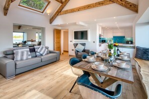 TV - 3 Bed in Llanbedrog (oc-1thebo) (Llanbedrog)
