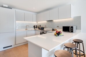 Microwave, oven, dishwasher, high chair - 2 Bed in Fowey (oc-p00672) (Fowey)