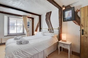 Iron/ironing board, free WiFi, bed sheets - 4 Bed in Looe (oc-l30047) (Looe)