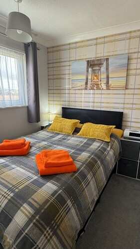 Immaculate 2-bedroom chalet on sunbeach holiday park California , Great Yarmouth