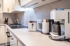 Fridge, oven, stovetop, dishwasher - Holiday Home 'Ferienhaus 10 Seeblick' with Lake View, Private Terrace and Wi-Fi (Seedorf)