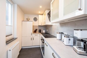 Køleskab, ovn, kogeplade, opvaskemaskine