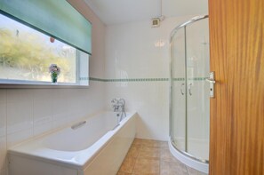 Hair dryer, towels - 3 Bed in Portwrinkle (oc-l30055) (Portwrinkle)