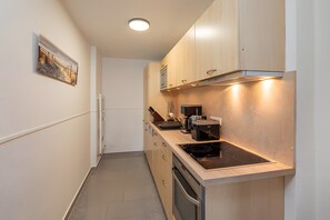 Kühlschrank, Ofen, Herdplatte, Geschirrspüler