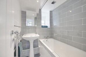 Towels - 2 Bed in West Looe (oc-l30054) (Looe)
