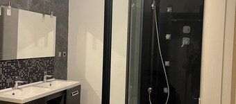 Apartment near park, spa, casino. Free parking.