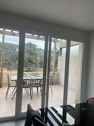 Apartment near park, spa, casino. Free parking.