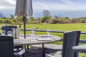 Outdoor dining - 3 Bed in Mynytho (oc-caecer) (Mynytho)