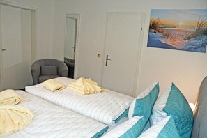 WiFi, bed sheets - Apartment '3 Sandstrand' with Lake View, Private Terrace and Wi-Fi (Seedorf)