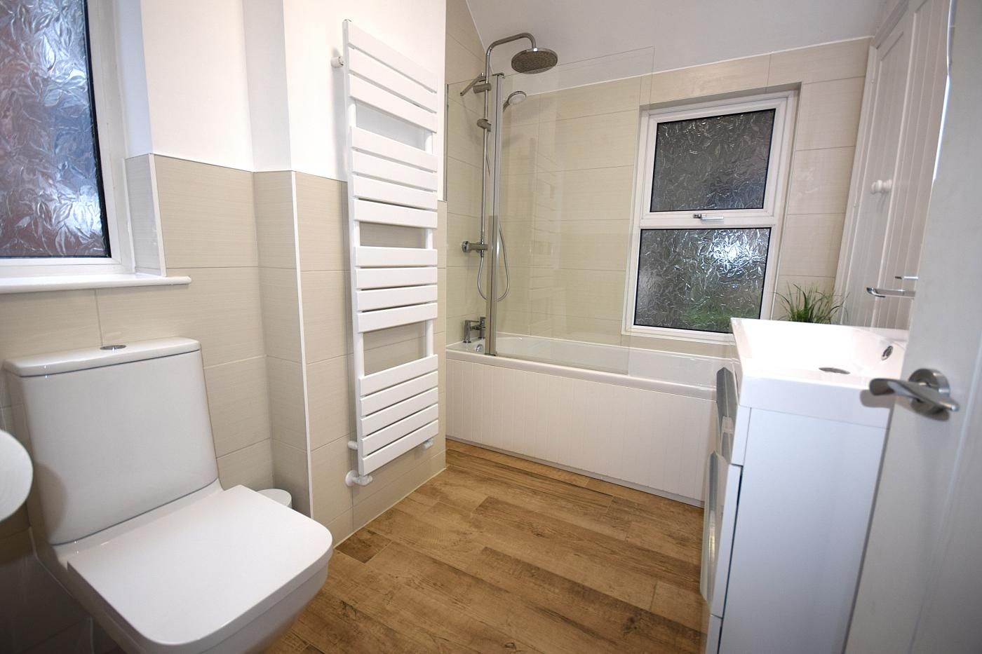 A bathroom with a toilet, a shower, and a bathtub.