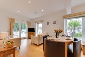 TV - 2 Bed in Fowey (oc-p00708) (Fowey)