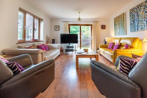 TV - 4 Bed in Tresaith (oc-bow158) (Tresaith)