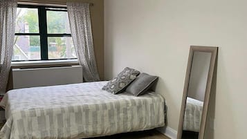 Strykjärn/strykbräda, wi-fi och sängkläder