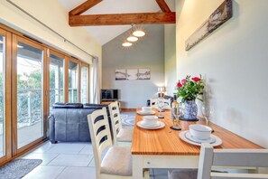Dining - 4 Bed in Barry (oc-bow164) (Barry)