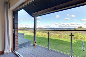 Interior - 4 Bed in Barry (oc-bow164) (Barry)