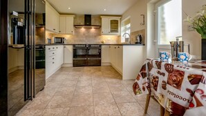 Private kitchen - 4 Bed in Llanbedrog (oc-bragdy) (Llanbedrog)