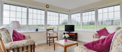 Televisie en een open haard