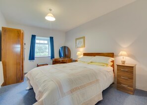 Iron/ironing board, free WiFi, bed sheets