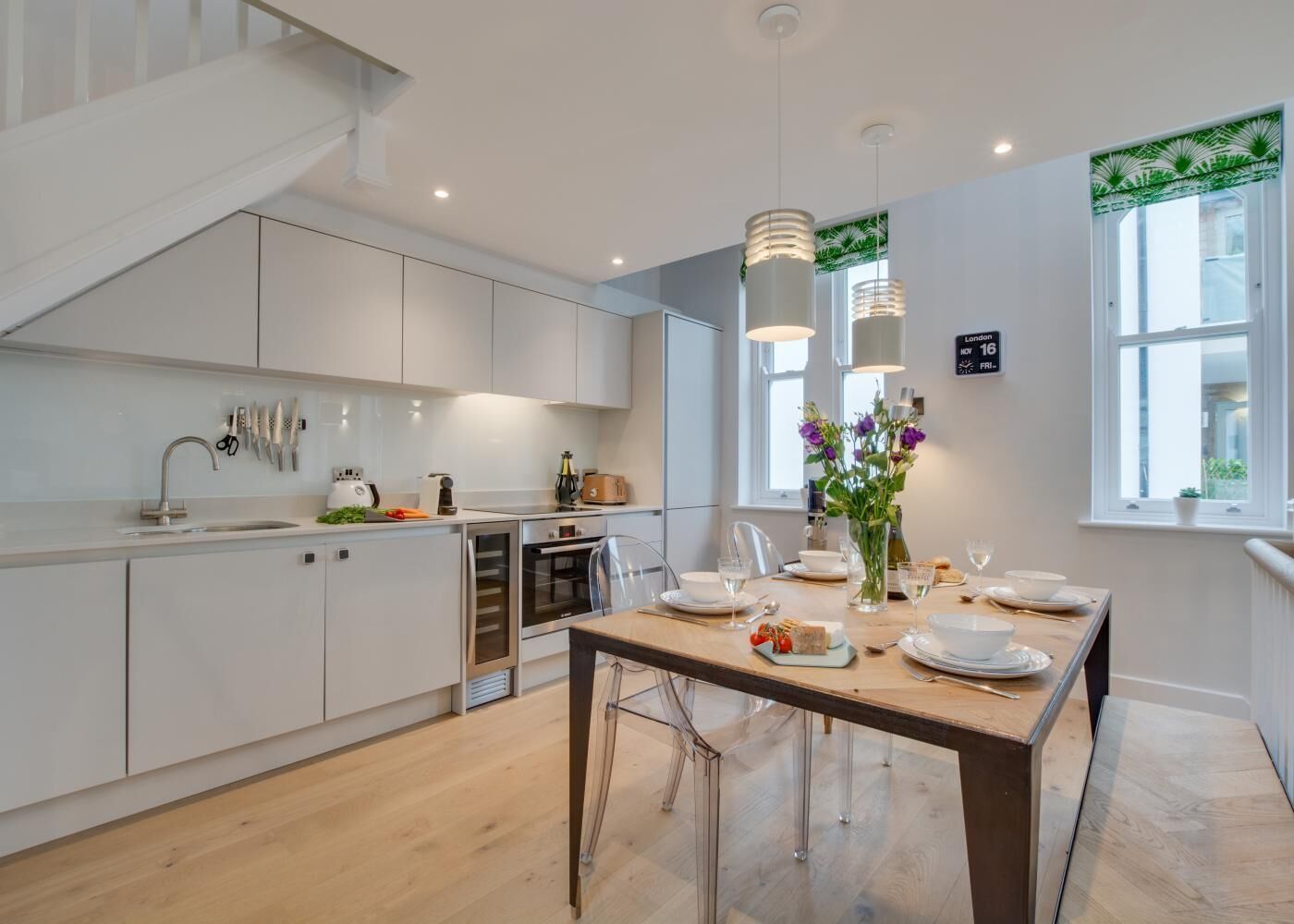 ميكروويف، فرن، غسالة أطباق، كرسي للأطفال