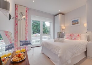 Iron/ironing board, free WiFi, bed sheets - 2 Bed in Fowey (oc-p00703) (Fowey)