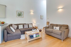 TV - 2 Bed in Llaniestyn (oc-gweger) (Llaniestyn)