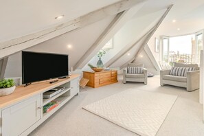TV - 2 Bed in St Ives (oc-sunpol) (Saint Ives)