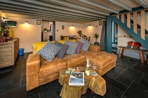 TV, fireplace - 2 Bed in Llannor (oc-cysgul) (Efailnewydd)