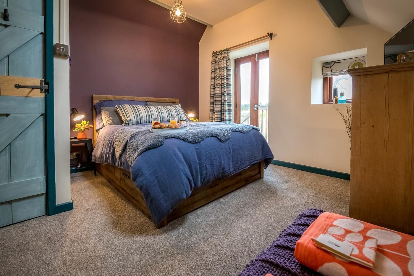 Silitysrauta/-lauta, ilmainen Wi-Fi, vuodevaatteet