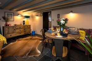 Dining - 2 Bed in Llannor (oc-cysgul) (Efailnewydd)